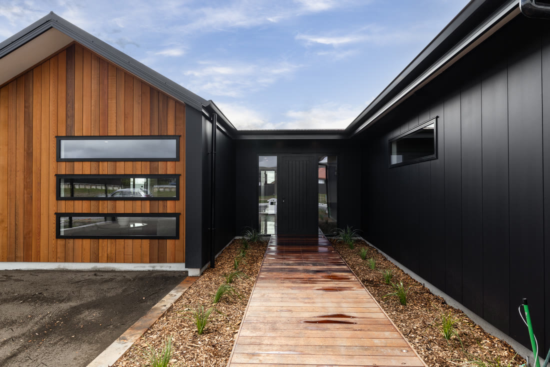 Covered timber entrance breezeway of a Palmer Builders home